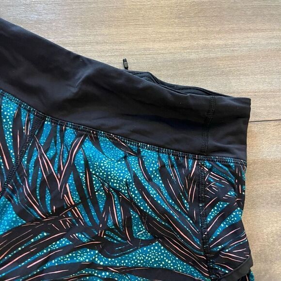 Lululemon Black Pattern Athletic Workout Shorts Women 6 - Picture 2 of 5